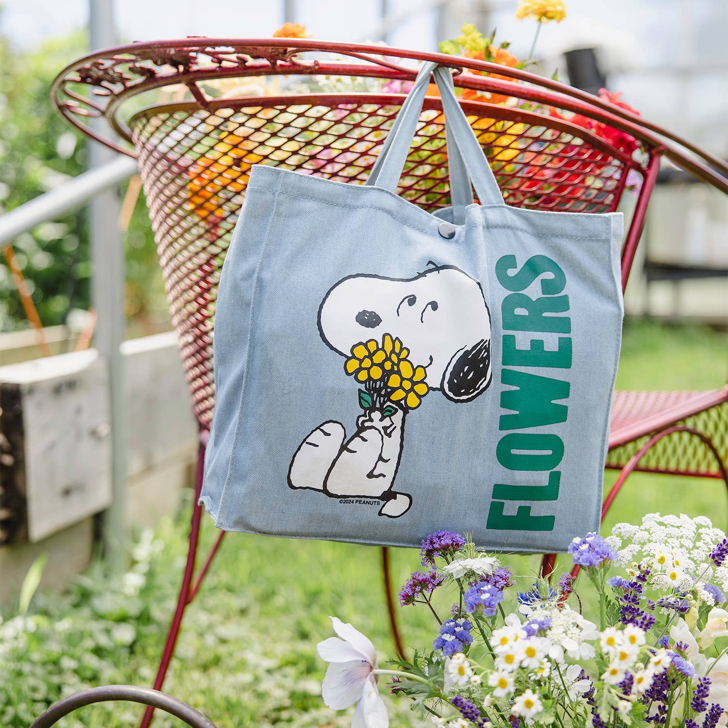 Peanuts® - Snoopy Flowers Vintage-Style Market Tote, photo 2 of 2